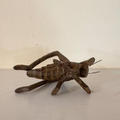 Ceramic and Cast Iron Bug-Themed Items (LR-DZ)