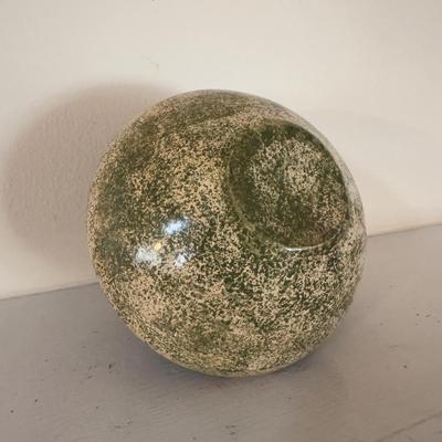 Ceramic and Cast Iron Bug-Themed Items (LR-DZ)