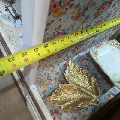 White Display Cabinet Approx 58" x 21: x 55"