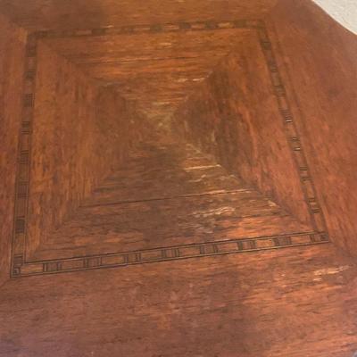 NICE LITTLE INLAID WOOD SIDE TABLE WITH GLASS GLOBE LAMP