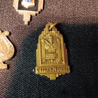 1958 SCHOOL ACHIEVEMENT PINS