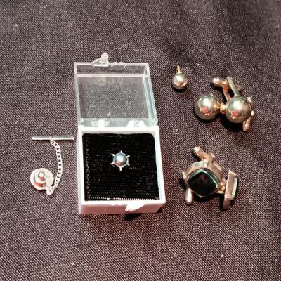 CUFFLINKS AND TIE TACKS