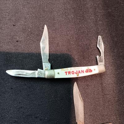 2 POCKET KNIVES