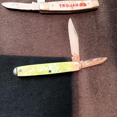 2 POCKET KNIVES