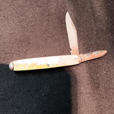 2 POCKET KNIVES