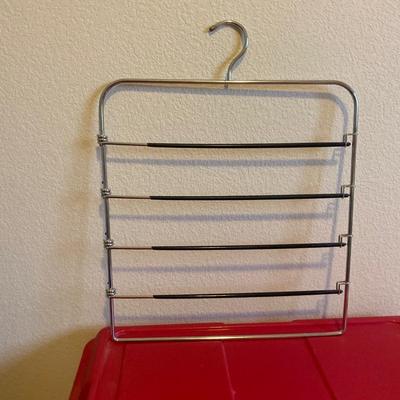 LAUNDRY PICTURE, A VARIETY OF HANGERS, TOTE AND COMMAND STICKIES