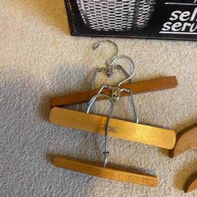 LAUNDRY PICTURE, A VARIETY OF HANGERS, TOTE AND COMMAND STICKIES
