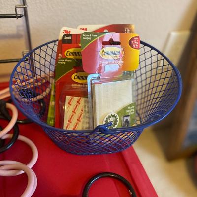 LAUNDRY PICTURE, A VARIETY OF HANGERS, TOTE AND COMMAND STICKIES