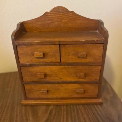 WOODEN TRINKET/JEWELRY BOX