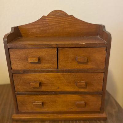 WOODEN TRINKET/JEWELRY BOX