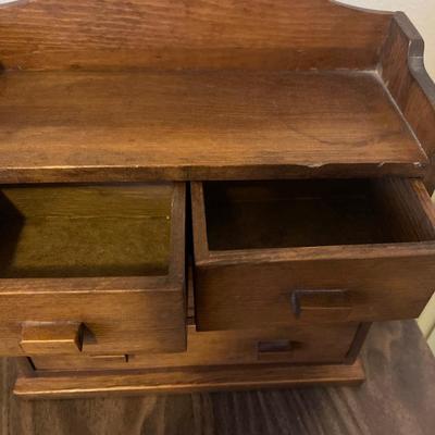 WOODEN TRINKET/JEWELRY BOX