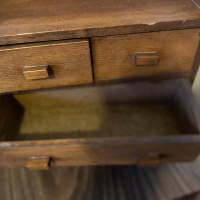 WOODEN TRINKET/JEWELRY BOX