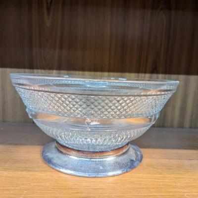 Vintage Silver Plate Made In England Serving Bowl Approx 8 3/4"
