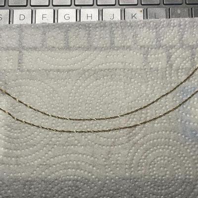 VINTAGE 14K YELLOW GOLD PREOWNED TWIST 18" DAINTY CHAIN 9/10 OF A PENNYWEIGHT/DWT IN GOOD CONDITION.