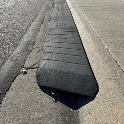 SIDEWALK GUTTER RUBBER RAMP