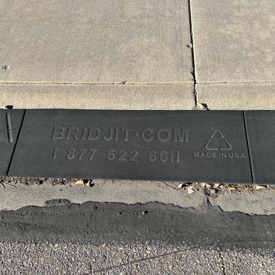 SIDEWALK GUTTER RUBBER RAMP