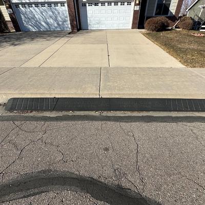 SIDEWALK GUTTER RUBBER RAMP