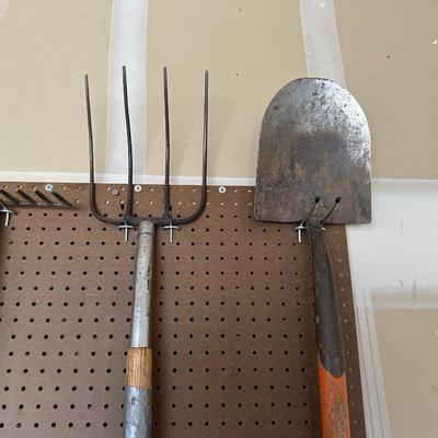 PUSH BROOM AND YARD/FARM TOOLS