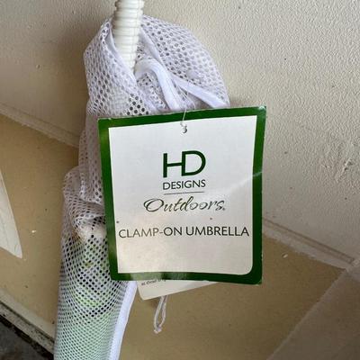 FOLDING CHAIR AND LARGE UMBRELLA