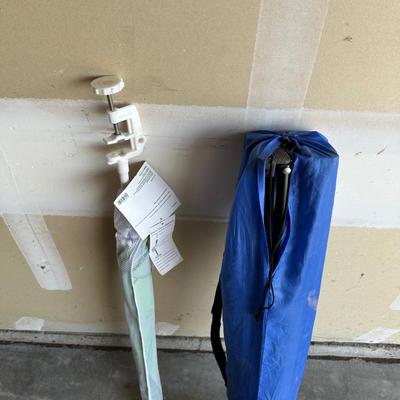 FOLDING CHAIR AND LARGE UMBRELLA