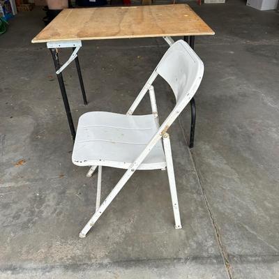 FOLDING CARD TABLE AND FOLDING CHAIR