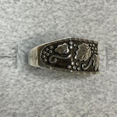 Men’s Black Hills Gold Sterling Silver ring