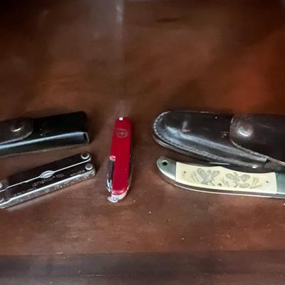 Pocket knives and tool