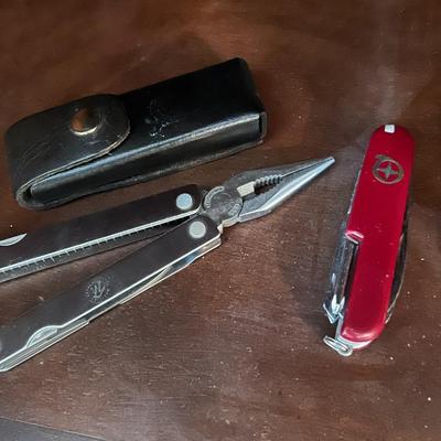Pocket knives and tool