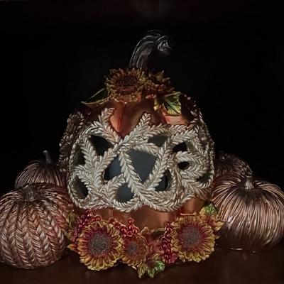 Battery operated pumpkin candleholder