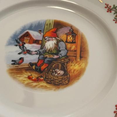 Christineholm Old Fashioned Christmas Dish Set
