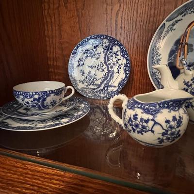 Vintage Japanese Blue Willow Tree Dishes