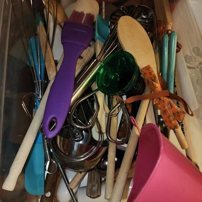 Tub of 50 kitchen cooking utensils.