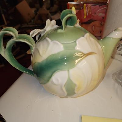 Pier one teapot