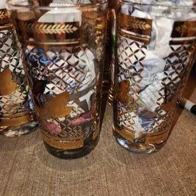 Set of 8 MCM drinking glasses. Gold trim
