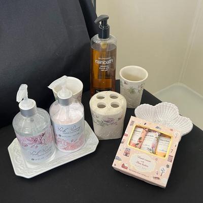 Misc bathroom items
