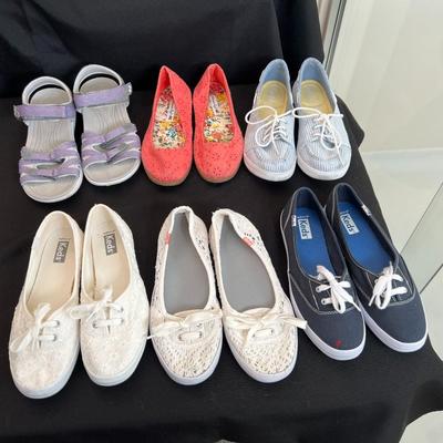 6 Pairs of Shoes