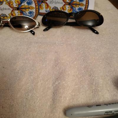2 PAIRS OF BRIGHTON SUNGLASSES