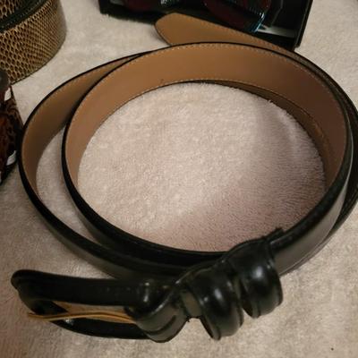 NEW BARABAS BELT AND BOW TIE, LADIES XXL BELT AND WRANGLER LEATHER BELT W/BUCKLE SIZE 32