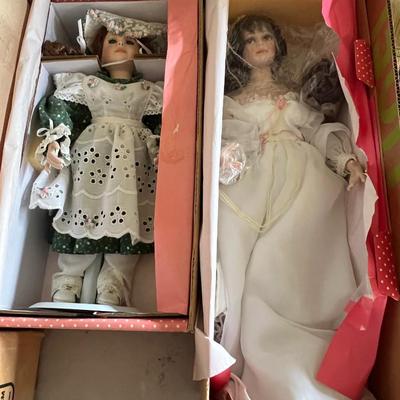 2 dolls