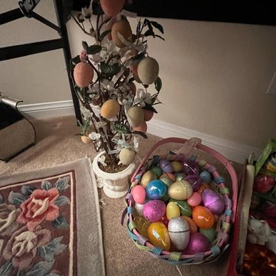 Box decorations, basket of eggs, tree
