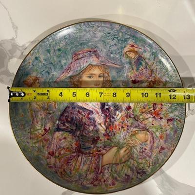 EDNA HIBEL FLOWER GIRL OF PROVENCE HUTSCHENREUTHER GERMANY COMMEMORATIVE PLATE