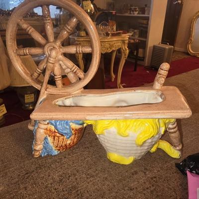 Spinning wheel flower pot