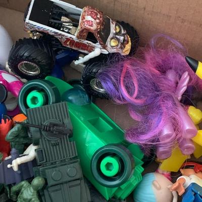 Mixed Lot - Video Game Controllers / Toys Lot
