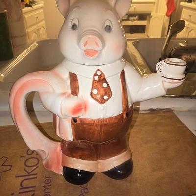 Pig tea pot