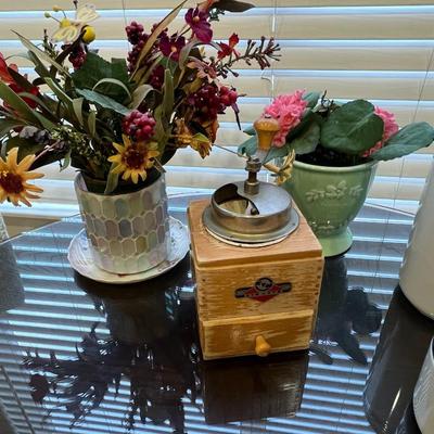 2 Plants and grinder