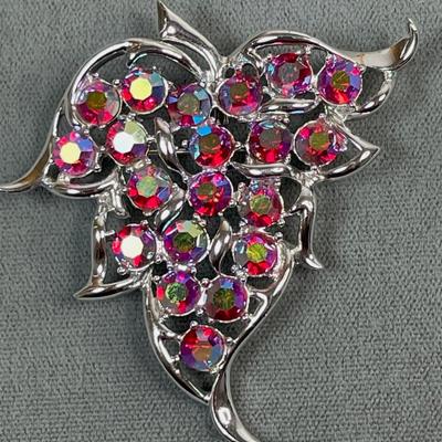 Signed Sarah Coventry leaf brooch