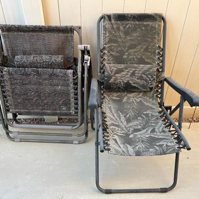 2 Folding chairs