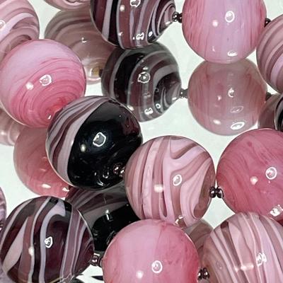 Chunky Signed swirled marble beaded necklace