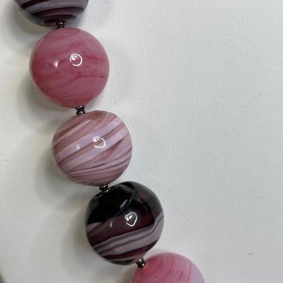 Chunky Signed swirled marble beaded necklace