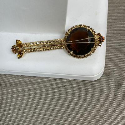 Signed Alice Caviness banjo rhinestone pin